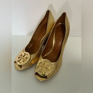 Tory Burch Julianne Metallic Gold Leather Peep Toe Wedge Pump Heels Size 10 M
